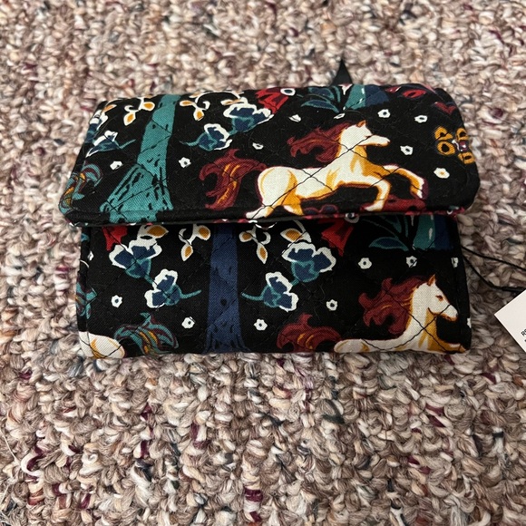Vera Bradley Handbags - New ! Vera Bradley Rfid compact wallet